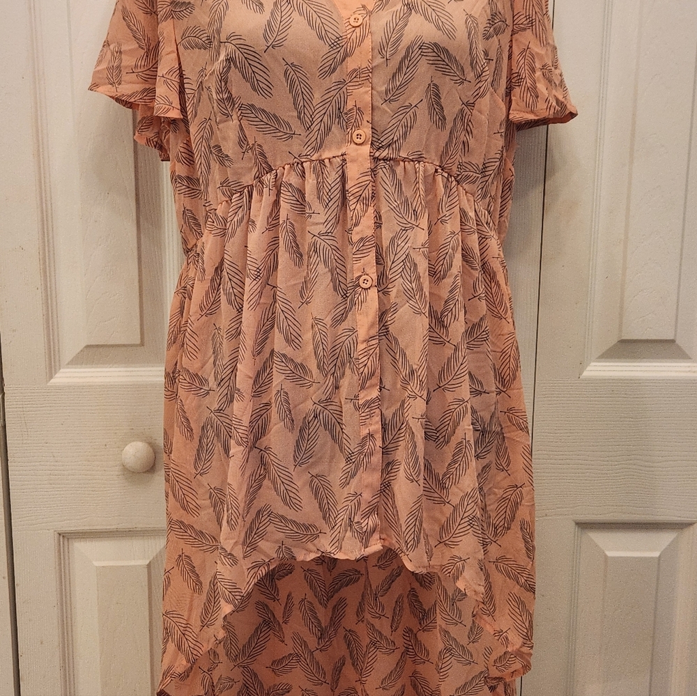 Torrid Peach Leaf Print Button-Up High Low Top